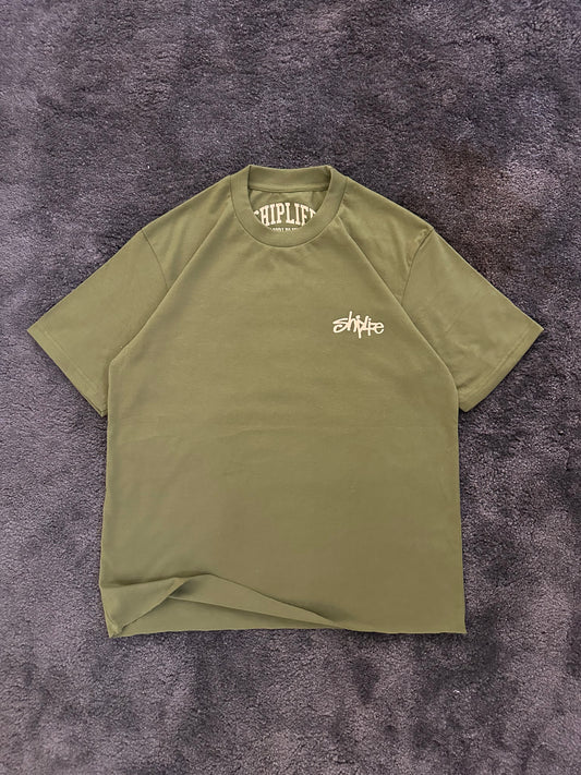 WAVE SCRIPT CHOP TEE IN OLIVE GREEN