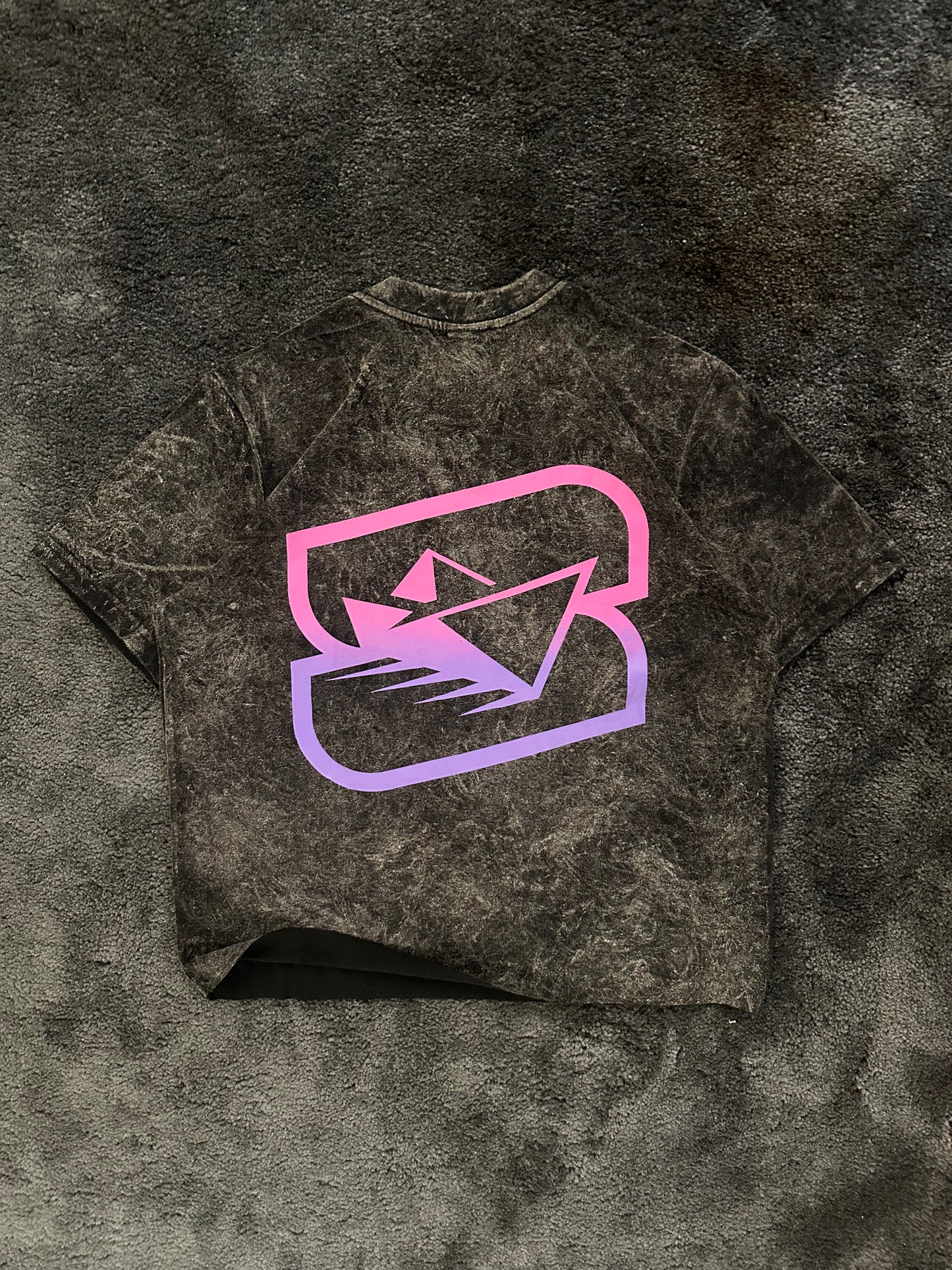 ARC WASHED TEE IN GRADIENT BLACK